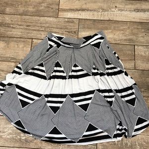 LuLaRoe Madison skirt with pockets!